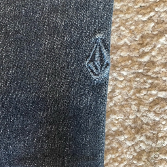 Boys volcom jeans. Size 24/ 10y. - Picture 2 of 4